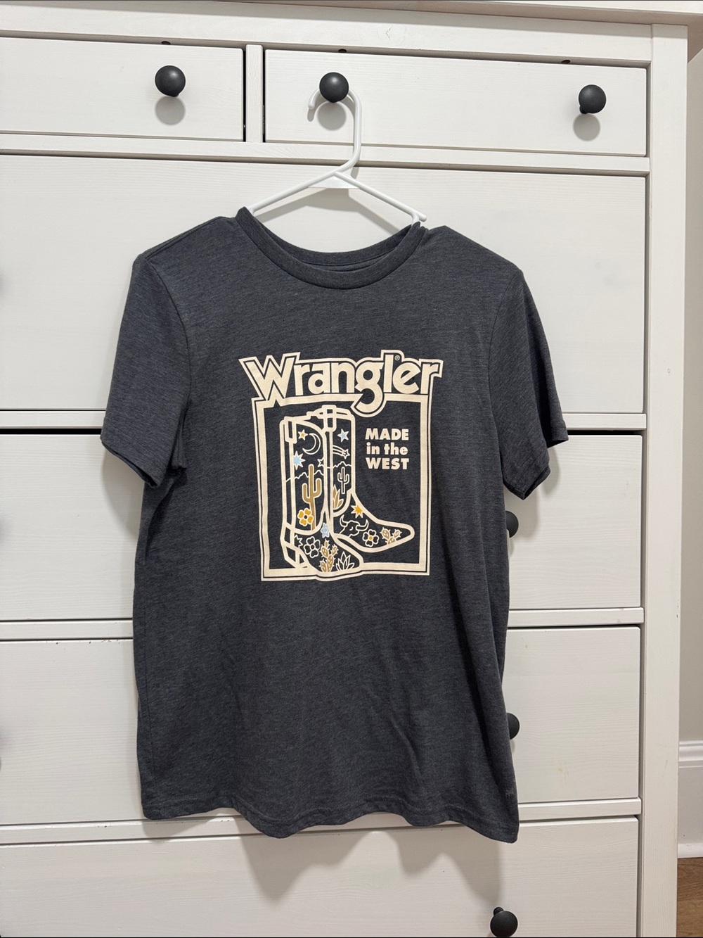 Wrangler Charcoal Short-Sleeve Graphic Tee with Cream Western Boot Print